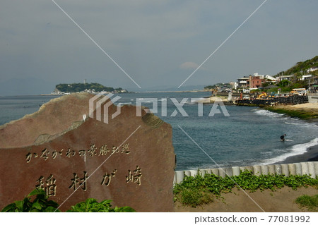 Enoshima and Mt. Fuji seen from Inamuragasaki 77081992