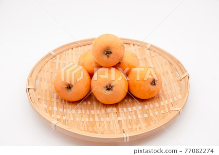 Loquats on a colander, big loquats for gifts 77082274