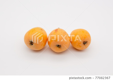 Three loquats for big gifts Three loquats for big gifts 77082367