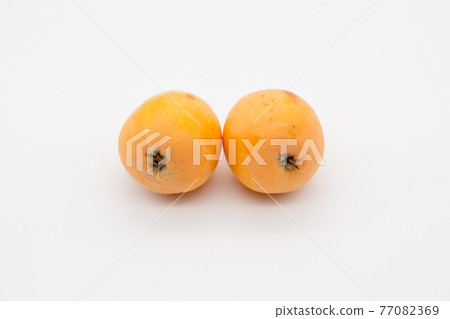 Two loquats for big gifts 77082369