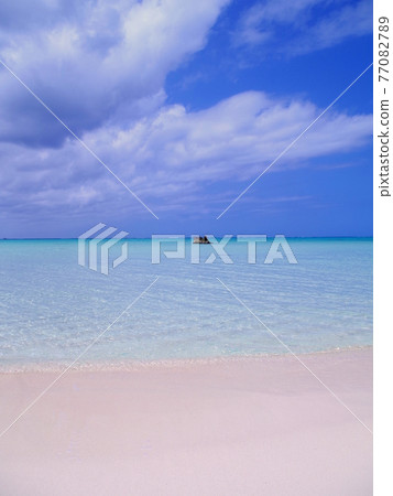 Dreamy sea of Miyakojima 77082789
