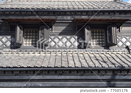 Japanese warehouse building, close-up of windows on the 2nd floor (front) Japanese warehouse building, close-up of windows on the 2nd floor (front) 77085176