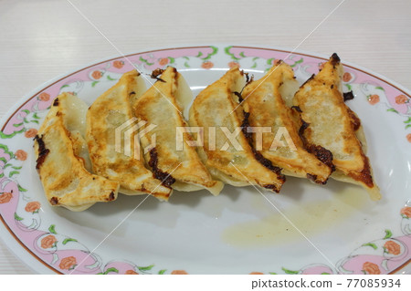 煎餃子 77085934