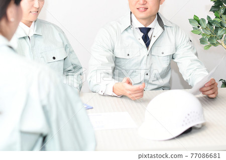 Men and women in work clothes having a meeting in the office 77086681