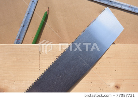 Where the lumber is cut with a saw 77087721