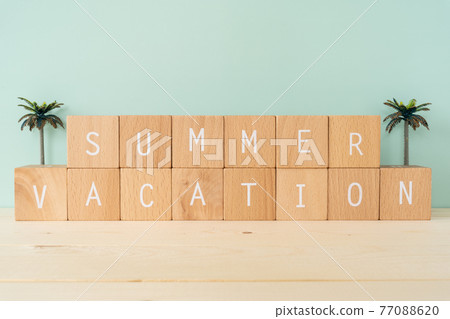 暑假|寫著“SUMMER VACATION”的積木和棕櫚樹玩具 暑假|寫著“SUMMER VACATION”的積木和棕櫚樹玩具 77088620