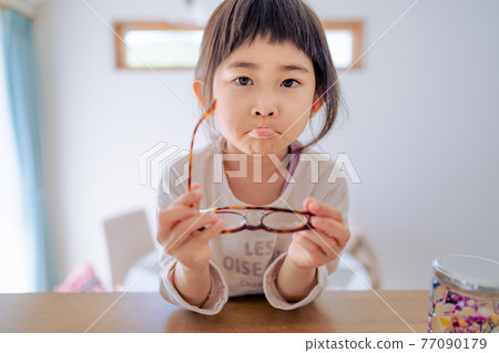抑鬱的孩子負面形象 77090179
