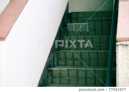 Apartment stairs 77091977