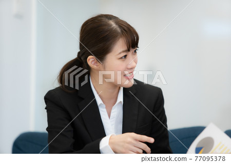 商務場景商務會議商務女性面試 商務場景商務會議商務女性面試 77095378