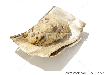 Steaming Chinese rice dumplings on bamboo skin taken on a white background Steaming Chinese rice dumplings on bamboo skin taken on a white background 77097724