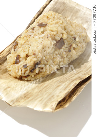 Steaming Chinese rice dumplings on bamboo skin taken on a white background Steaming Chinese rice dumplings on bamboo skin taken on a white background 77097736