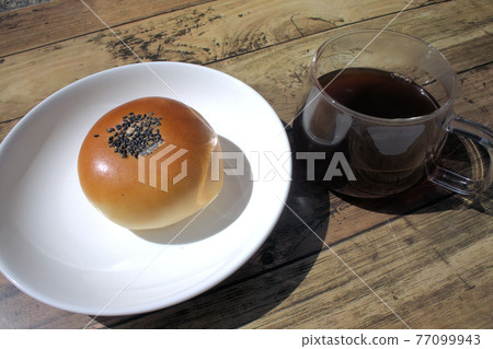 Anpan and coffee 77099943