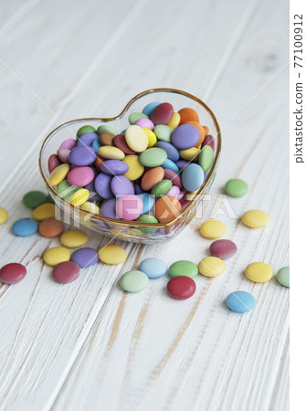 Bowl with multicolored dragee candie Bowl with multicolored dragee candie 77100912