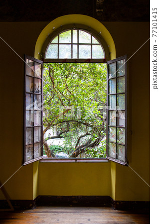 External view of an ancient vintage window of a medieval town in Italy, Europe. External view of an ancient vintage window of a medieval town in Italy, Europe. 77101415