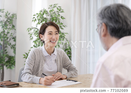 Care manager who conducts long-term care insurance certification survey Long-term care support specialist 77102089