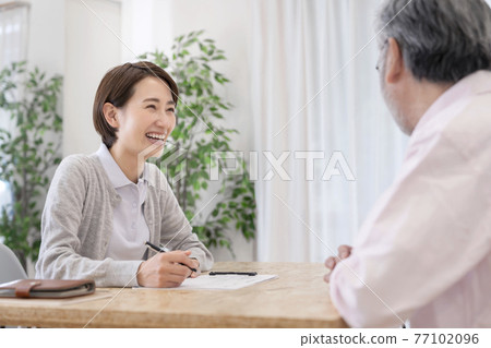 Care manager who conducts long-term care insurance certification survey Long-term care support specialist 77102096