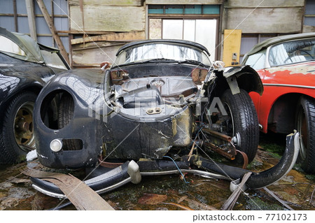 Ruins, scrapped car, grass hiro, scrapped car body, grassy hero, retro car, classic car, beetle, Wagenbus 77102173