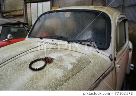 Ruins, scrapped car, grass hiro, scrapped car body, grassy hero, retro car, classic car, beetle, Wagenbus 77102178