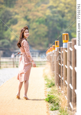 lifestyle women relaxation walk 77102761