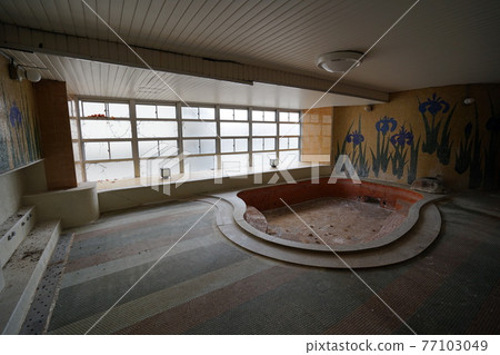 Abandoned large communal bath Abandoned hotel Hotel Abandoned inn Ryokan Onsen ryokan Accommodation abandoned accommodation 77103049