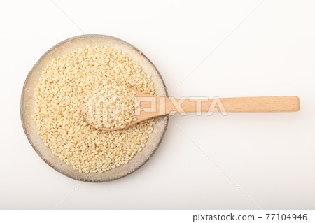 Peeled roasted sesame seeds 77104946