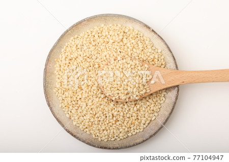 Peeled roasted sesame seeds 77104947