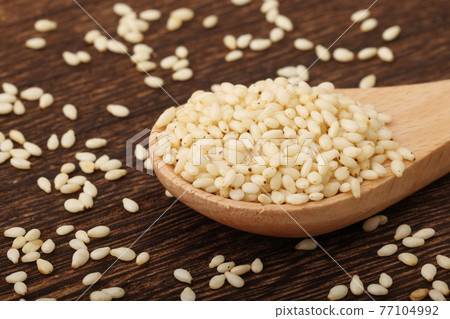Peeled roasted sesame seeds Peeled roasted sesame seeds 77104992