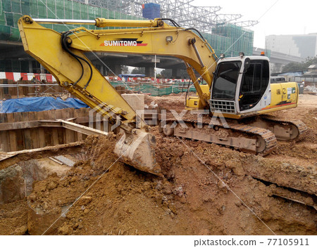 MALACCA, MALAYSIA -FEBRUARY 16, 2017: Excavators machine is a heavy construction machine used excavated soil during construction. Powered by a long hydraulic arm with the bucket.   77105911