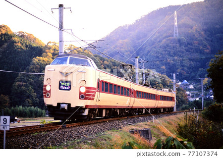 1997 Series 381 L limited express Yakumo running on the Hakubi line 77107374