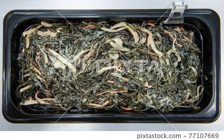 Chuka wakame laminaria seaweed salad with calamary 77107669