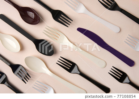 Plastic spoon, fork and knife 77108854