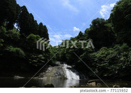 Awamata Waterfall on the Boso Peninsula 77115932