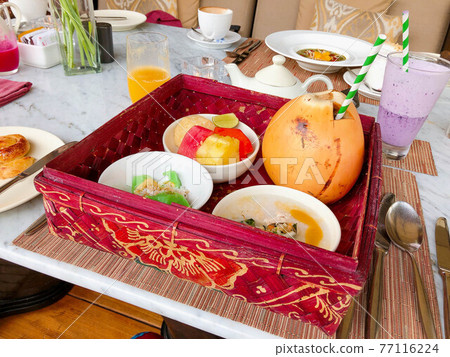 Bali hotel breakfast 77116224