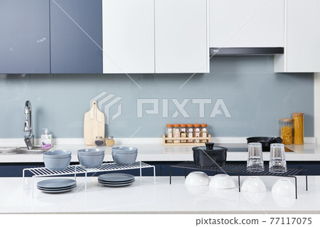 整理廚房菜餚 整理廚房菜餚 77117075