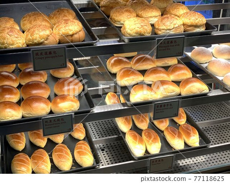 Hong Kong restaurant bread shelves 77118625