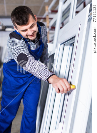 Professional labour with finished PVC profiles and windows at factory Professional labour with finished PVC profiles and windows at factory 77121122