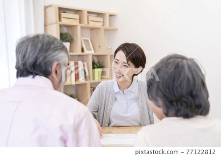 Care manager who conducts long-term care insurance certification survey Long-term care support specialist 77122812