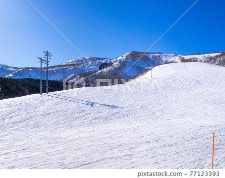 Quiet ski resort on a sunny day in early spring (Niseko, Hokkaido) Quiet ski resort on a sunny day in early spring (Niseko, Hokkaido) 77123393