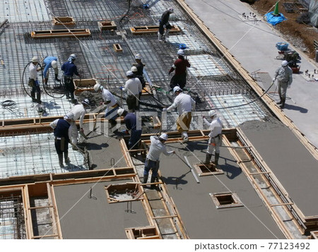 樓板的混凝土放置 樓板的混凝土放置 77123492