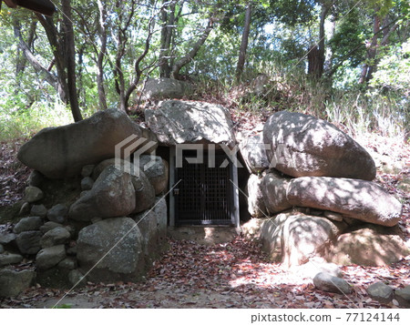 Oori Crown Shrine (Shogun Tsuka Kofun) Oori Crown Shrine (Shogun Tsuka Kofun) 77124144