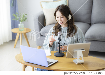 Female living room audio distribution Female living room audio distribution 77124388