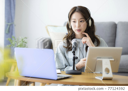 Female living room audio distribution 77124392