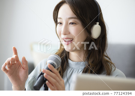 Female living room audio distribution 77124394