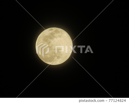 Full Moon in near plan 77124824