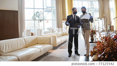 Organizing arrival of the tourist group during the quarantine 77125542