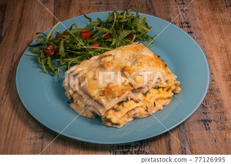 Recipe for vegetarian lasagna with goat cheese and arugula 77126995