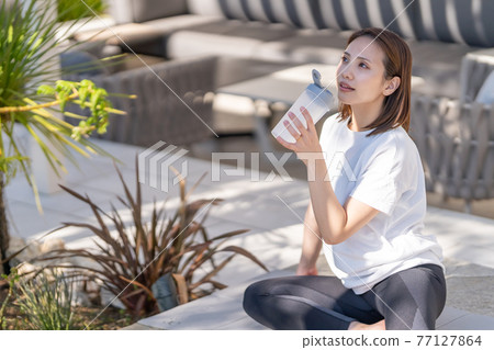 Online training, protein, luxury mansion, villa, living room, elegance Online training, protein, luxury mansion, villa, living room, elegance 77127864