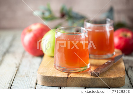 Glass of fresh apple juice Glass of fresh apple juice 77129268