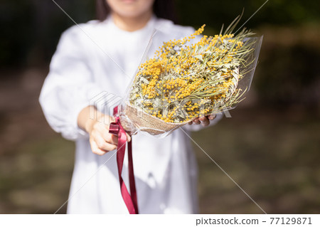 一束的女人 77129871