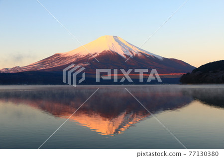 Upside down Fuji before dusk 77130380